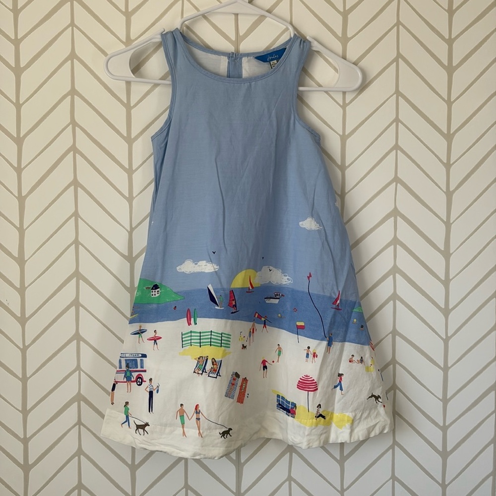 Girls dress
Adorable beach scene
Jules 
Size 6